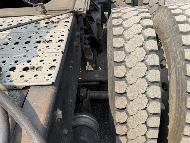 2004-international-5500i-t/a-truck-tractor-image-18