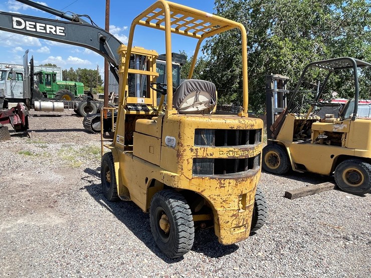 #2001-•-v30b-forklift-image-3
