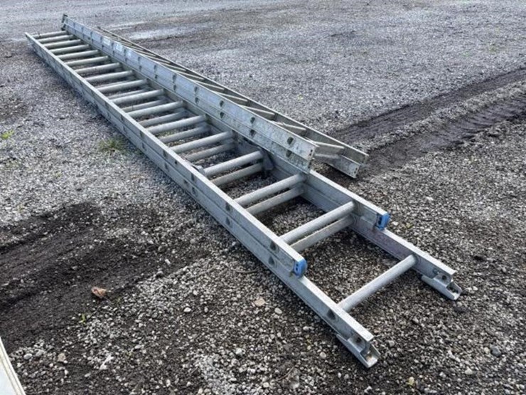 2-aluminum-extension-ladders-image-4
