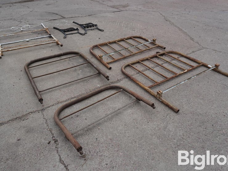 bench-brackets-&-headboards-image-3
