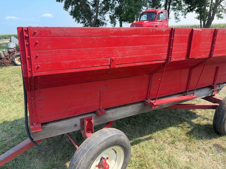 flare-box-wagon-with-hoosier-spreader-image-30