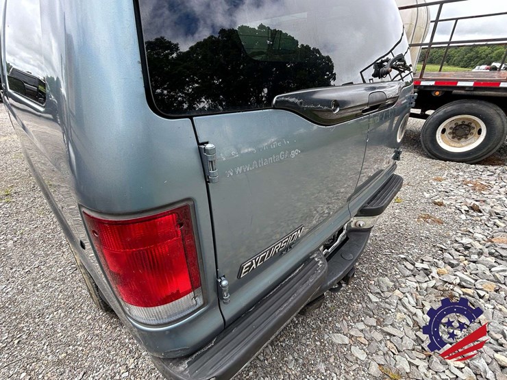 2000-ford-excursion-image-12