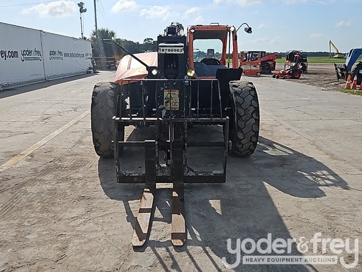 2018-jlg-742-image-13