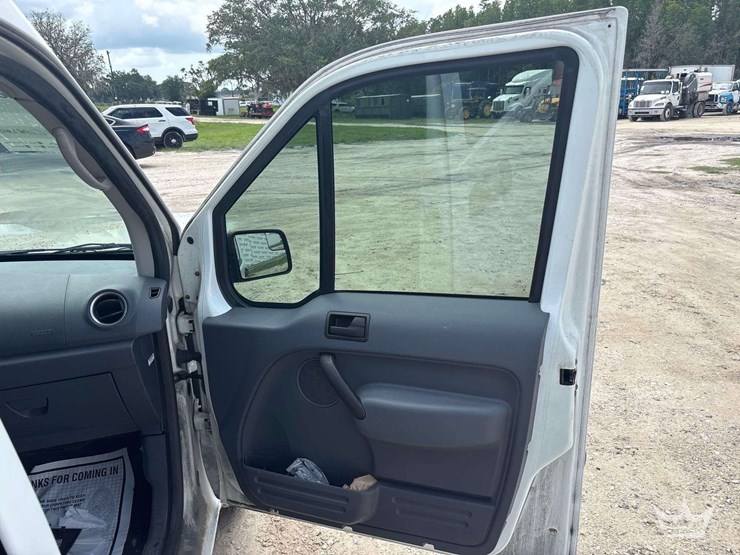 2011-ford-transit-connect-image-19