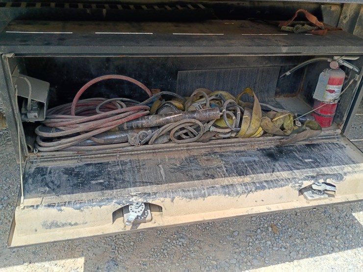2013-freightliner-m2-106-image-83