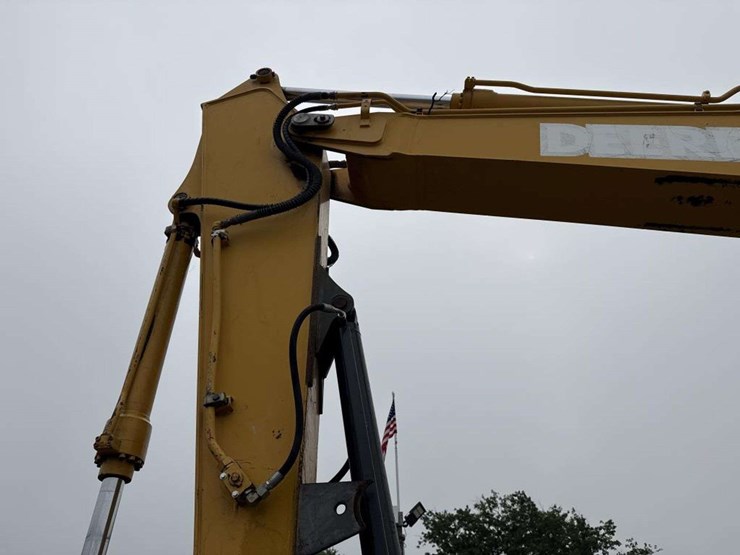 deere-200c-lc-image-7
