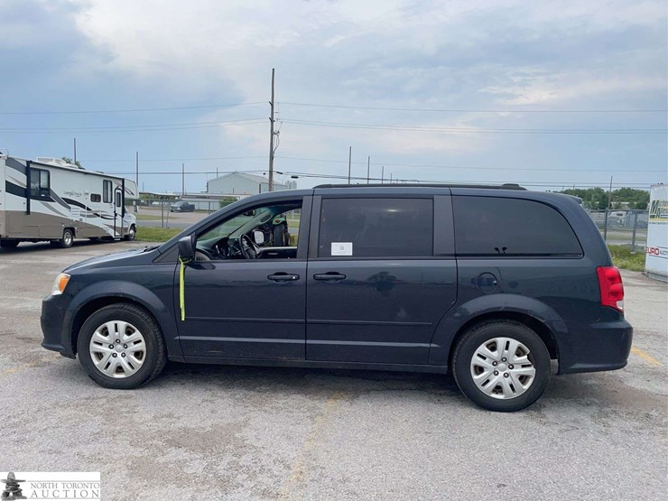 2014-dodge-grand-caravan-sxt-image-8