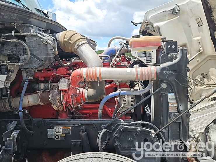 2018-peterbilt-567-image-27
