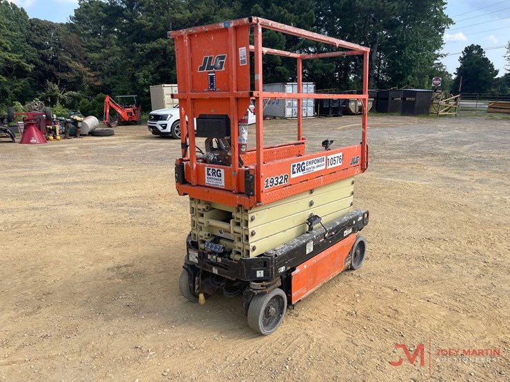 2017-jlg-1932r-image-3