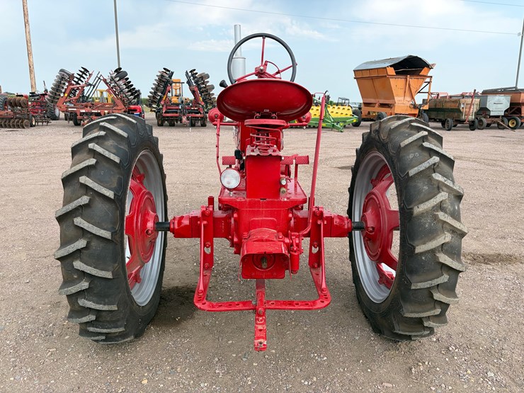 1955-farmall-300-tractor-image-6