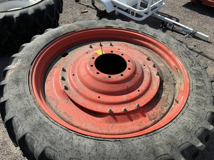 (2)-equipment-tires-&-wheels-image-3