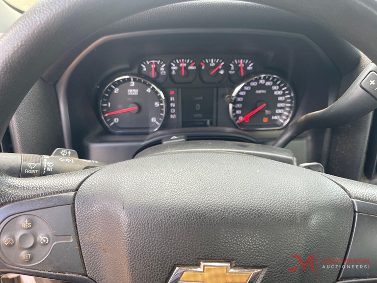2015-chevrolet-silverado-1500-pickup-truck-image-21