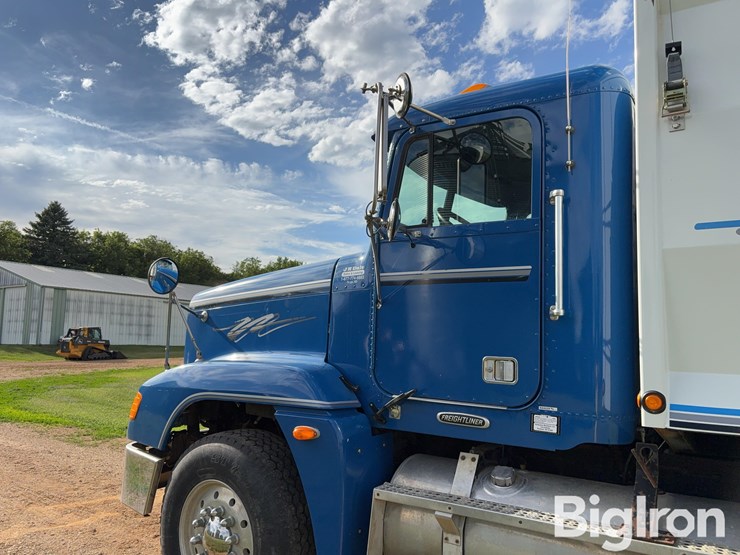 2000-freightliner-fld120-image-11