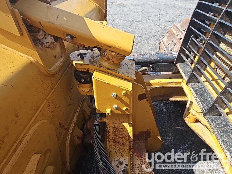 2015-caterpillar-d5k2-lgp-image-17