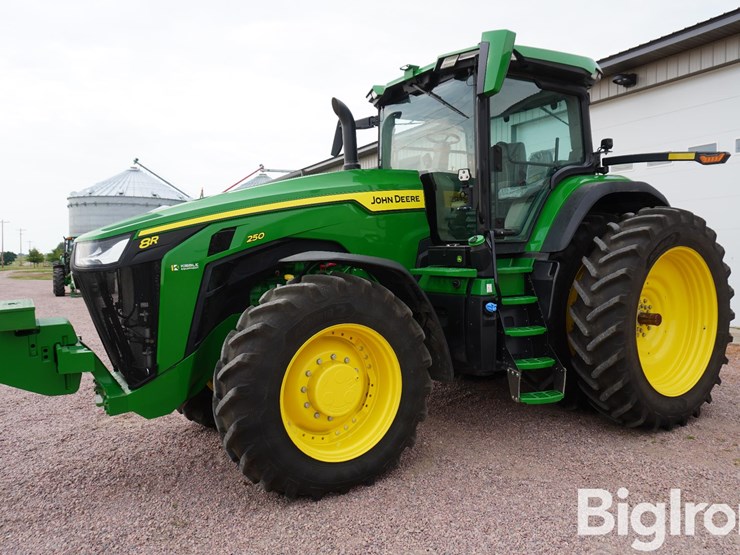 john-deere-8r-250-image-1