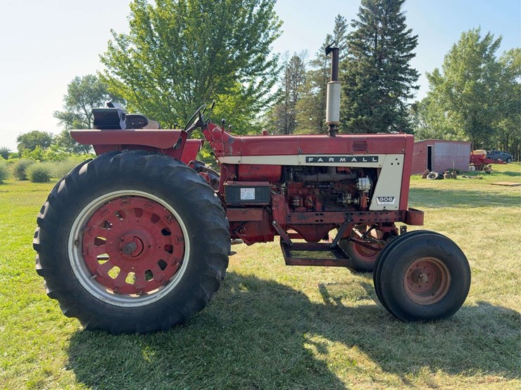 farmall-806-diesel-image-6