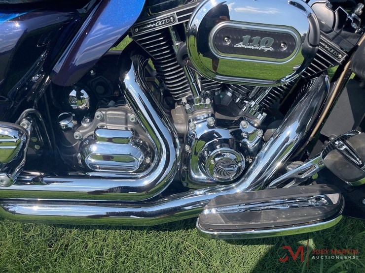 2014-harley-davidson-cvo-limited-mt.-rushmore-project-image-27