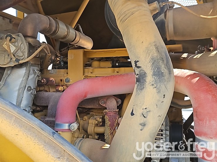 2018-caterpillar-cs54b-image-21