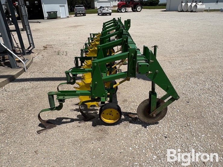 1982-john-deere-825-image-4