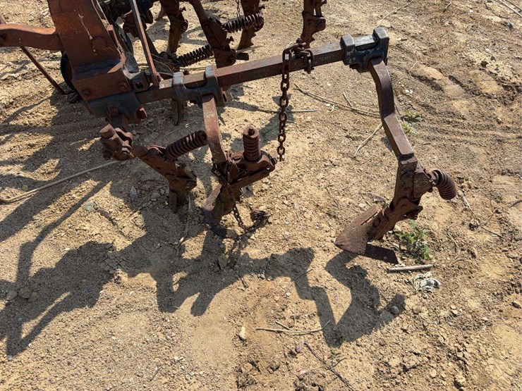 international-harvester-461-fast-hitch-cultivator-image-8