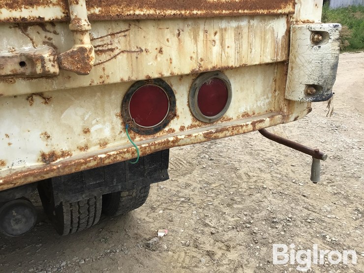 1988-peterbilt-377-image-19