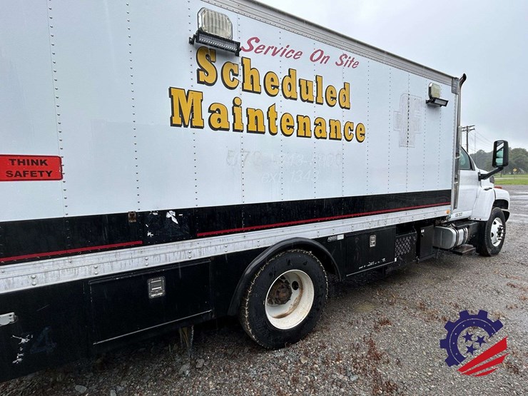 2005-chevrolet-c7500-fuel-&-lube-truck-image-5