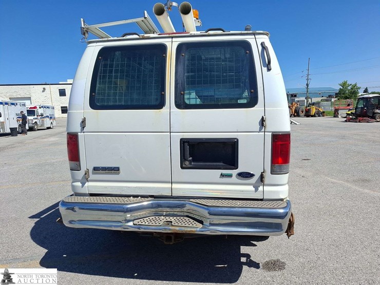 2010-ford-cargo-image-6