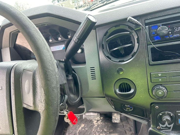 2011-ford-f550-image-19