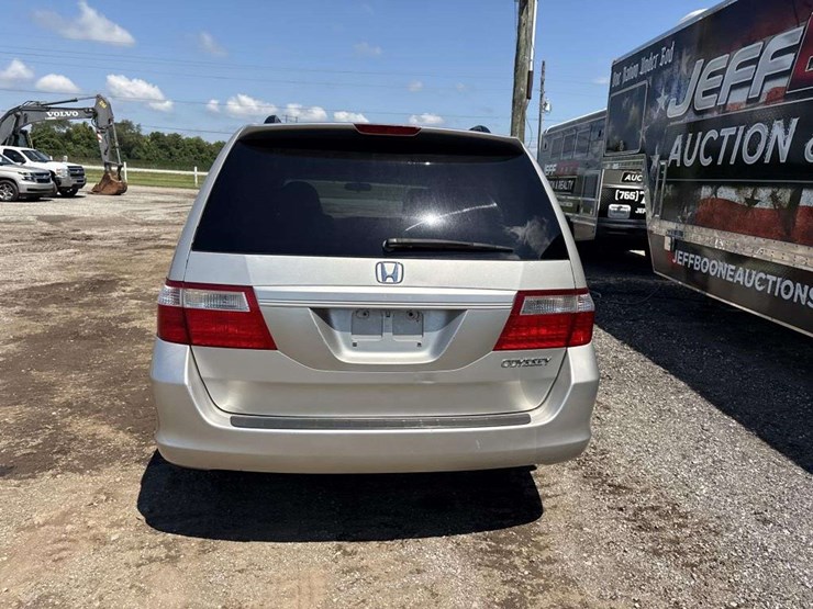 2005-honda-odyssey-image-3