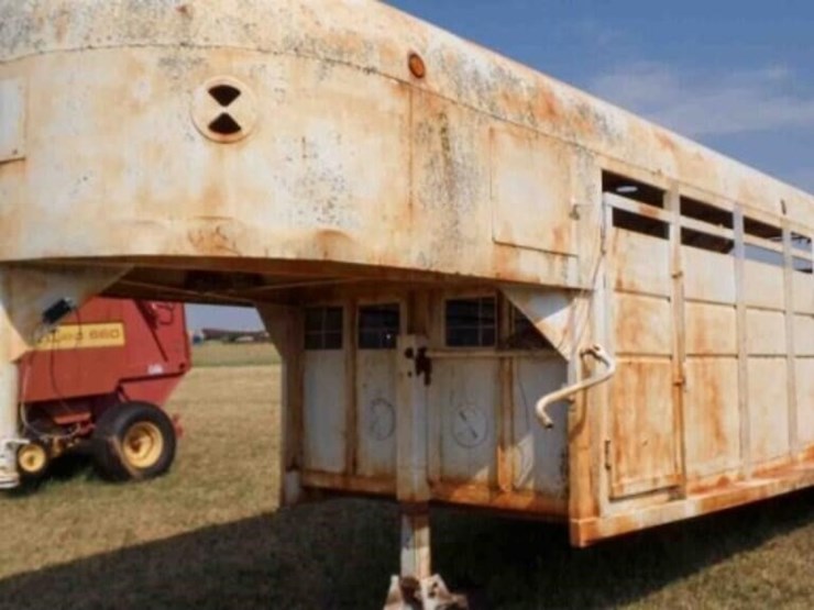 20'x6'-gooseneck-stock-trailer,-covered-image-1