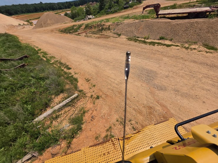2023-caterpillar-374-image-26
