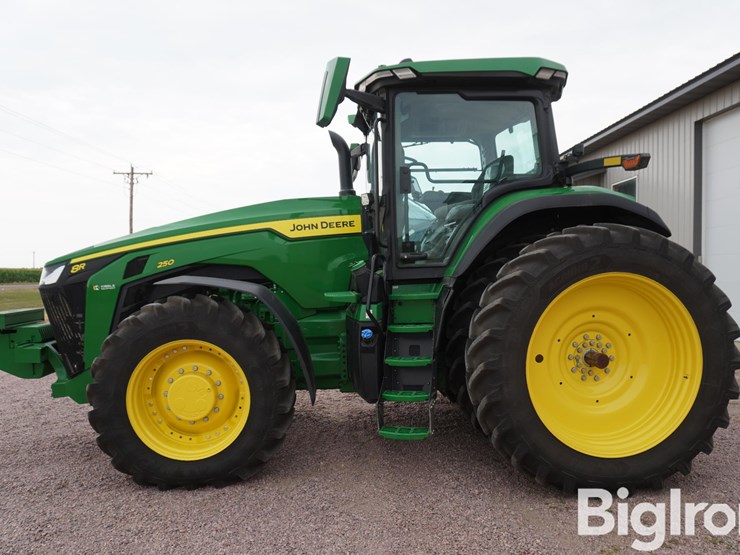 john-deere-8r-250-image-8