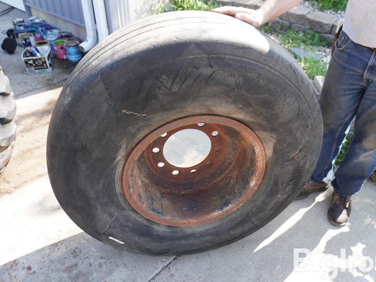 aircraft-tire-w/20"-rim-15"-wide-10-bolt-image-2