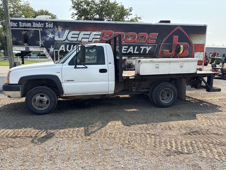 2003-chevrolet-c3500-image-2