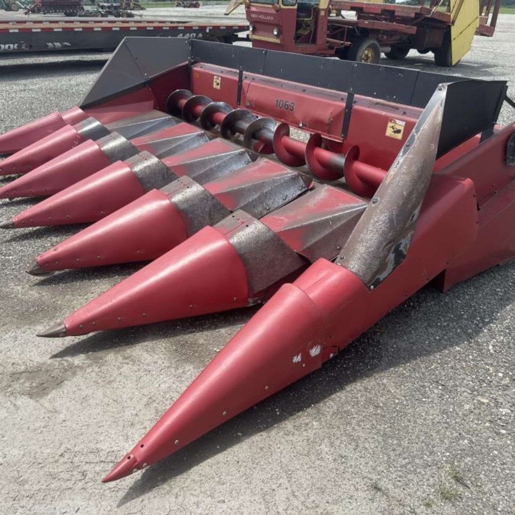 Case 1063 Corn Head