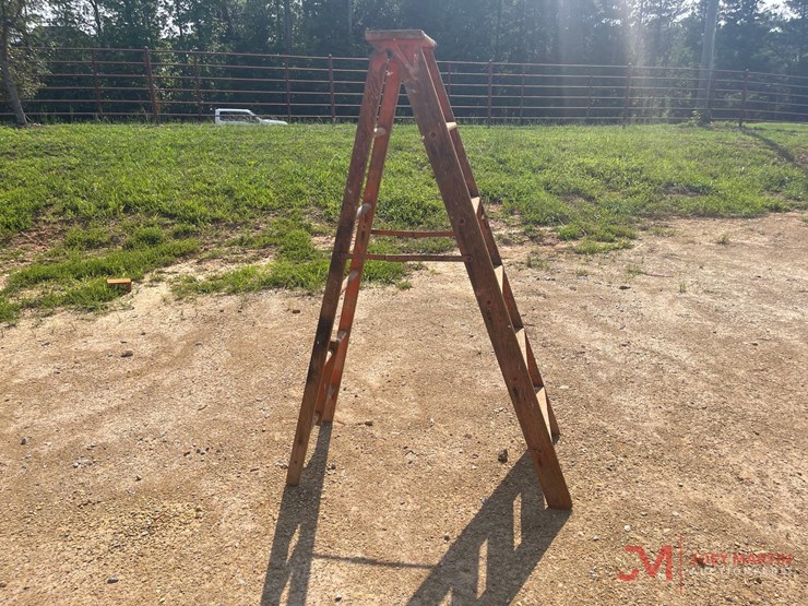 6'-wooden-folding-step-ladder-image-2