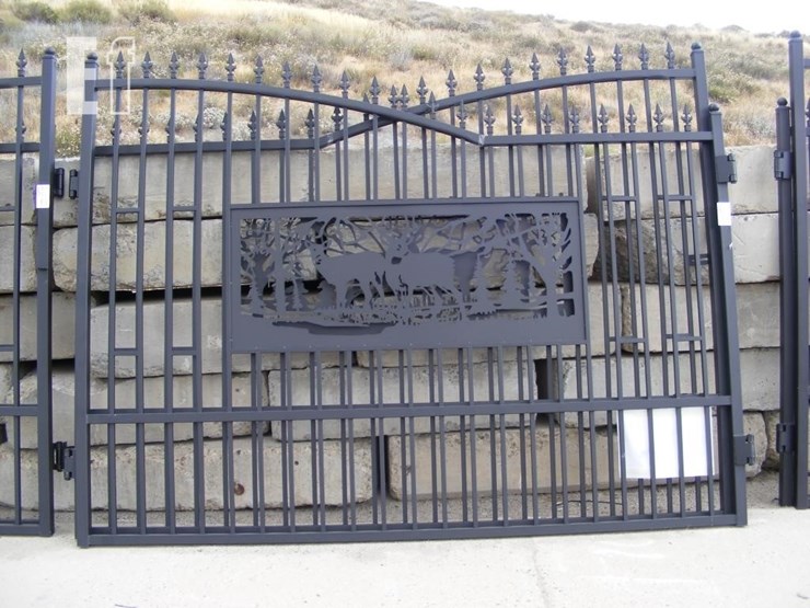 7'-x-20'-bi-parting-driveway-farm-gate-image-1