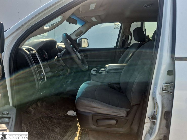 2016-dodge-3500-image-11