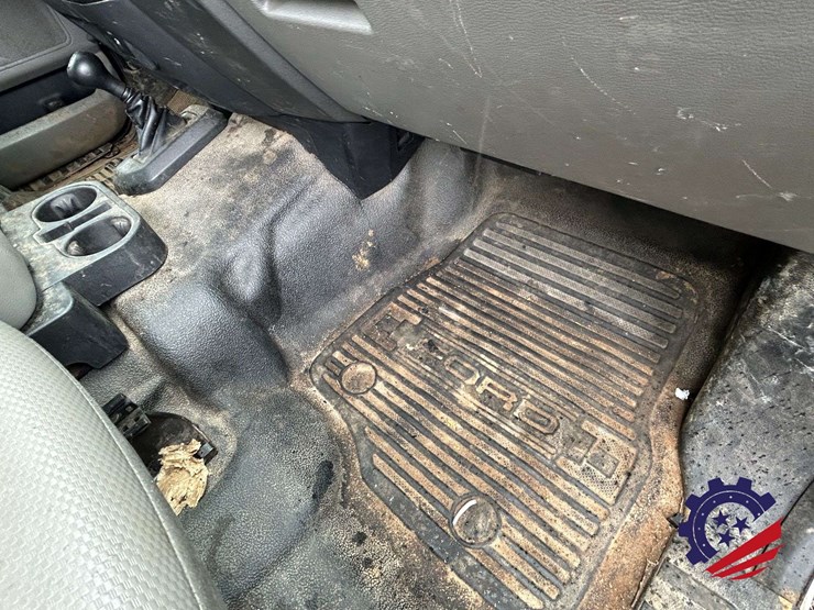 2017-ford-f550-xl-image-30