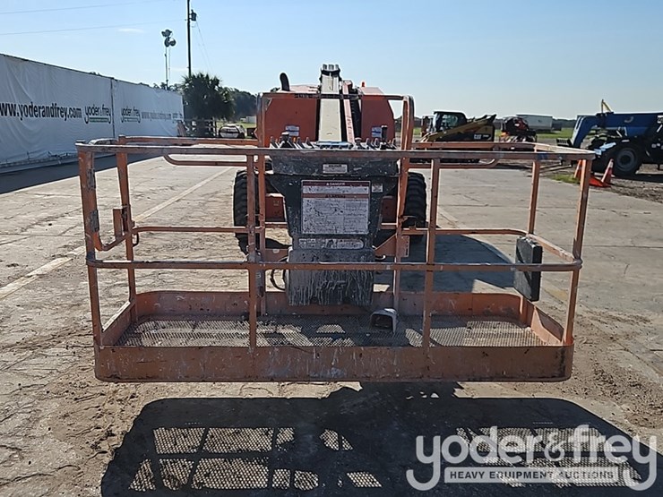 2016-jlg-600s-image-11