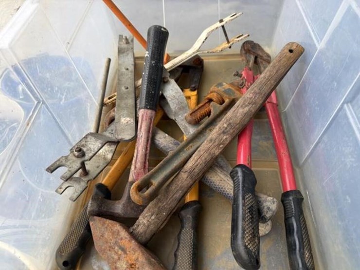 skid-of-fencing-tools-and-miscellaneous-items-image-3
