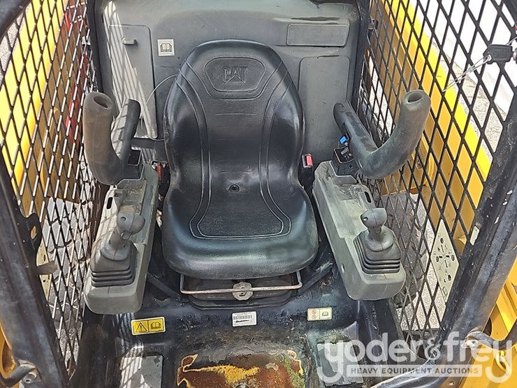 2022-caterpillar-232d-image-25