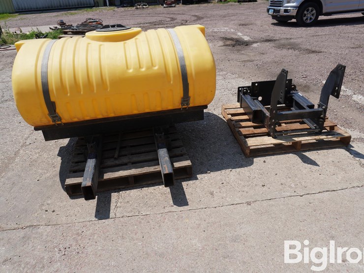 john-deere-8200-300-gal-fertilizer-tank-&-mounts-image-4
