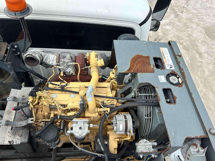 2019-freightliner-m2-106-image-27