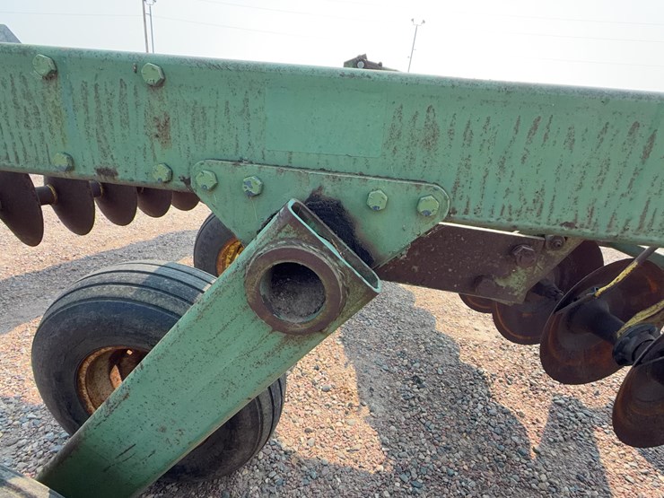 john-deere-340-image-27