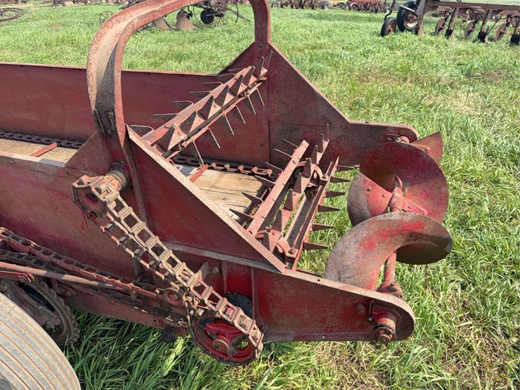 international-harvester-horse-drawn-manure-spreader-image-19