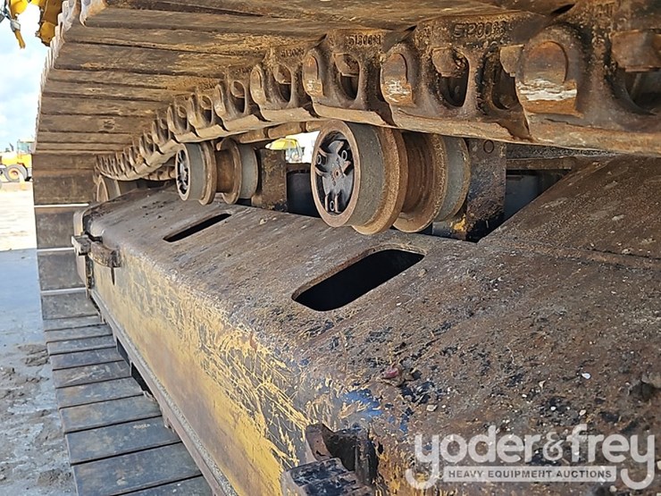2019-caterpillar-336-image-11