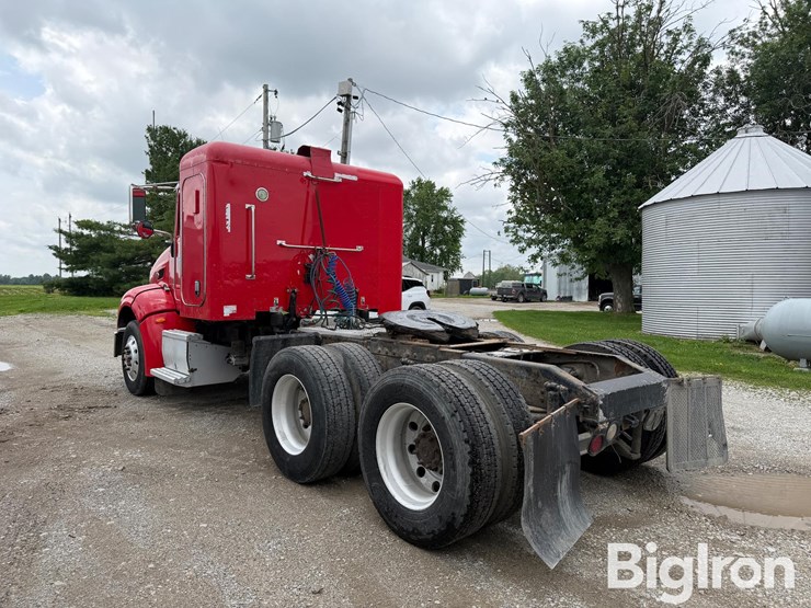 2010-peterbilt-384-image-7