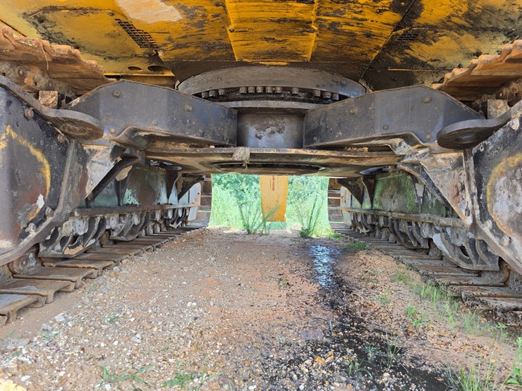2023-caterpillar-374-image-86