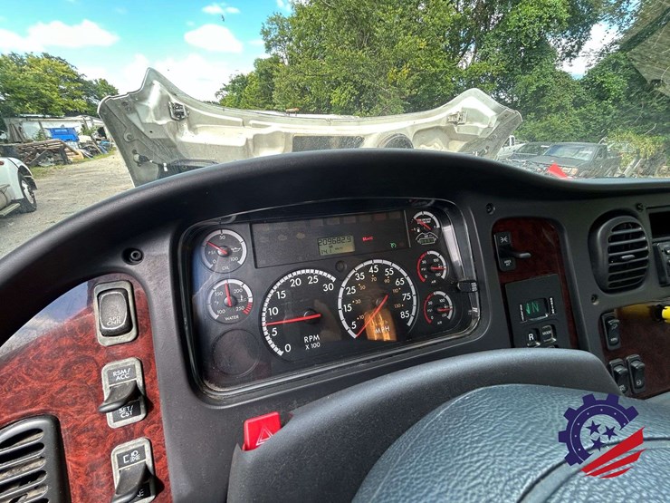 2015-freightliner-m2-t/a-flatbed-truck-image-88